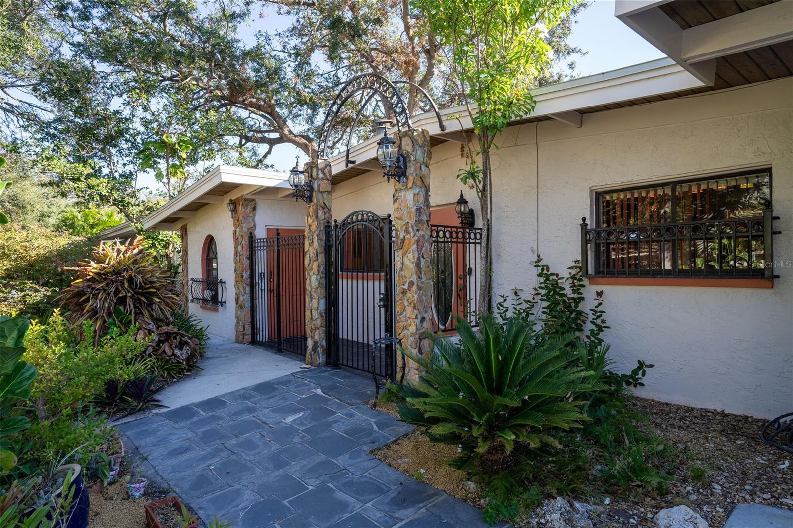 2406 S CLARK AVE, TAMPA, FL, 33629