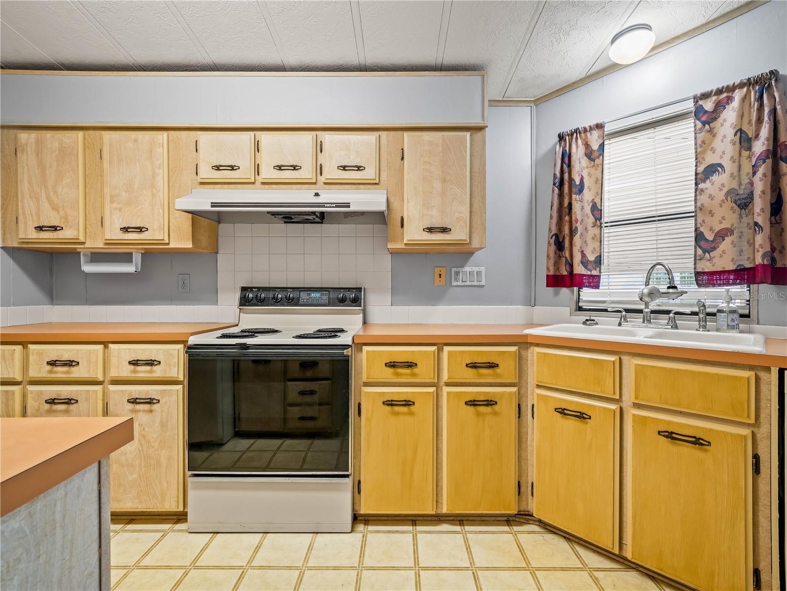 L4948241 Property Photo