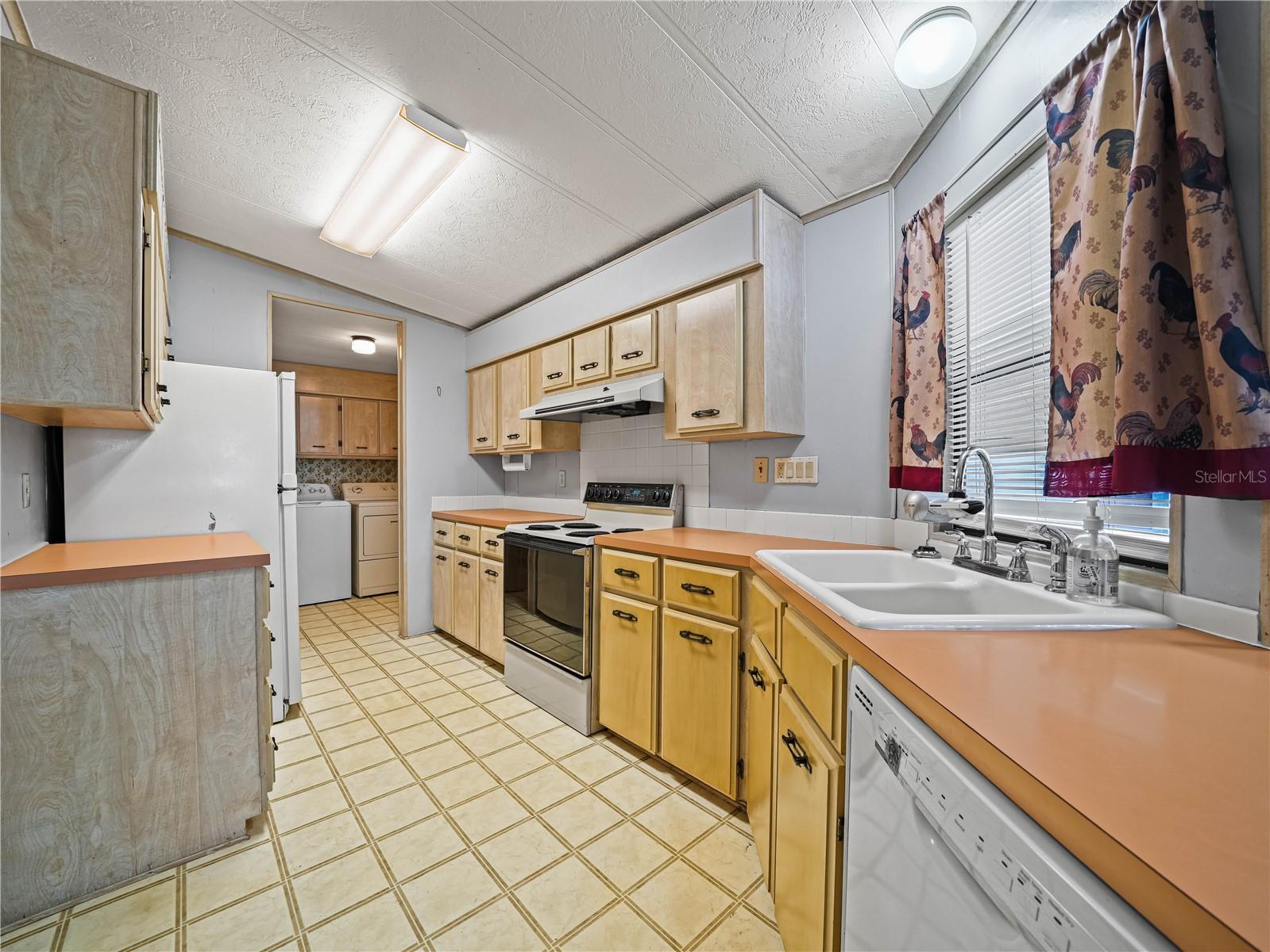 L4948241 Property Photo