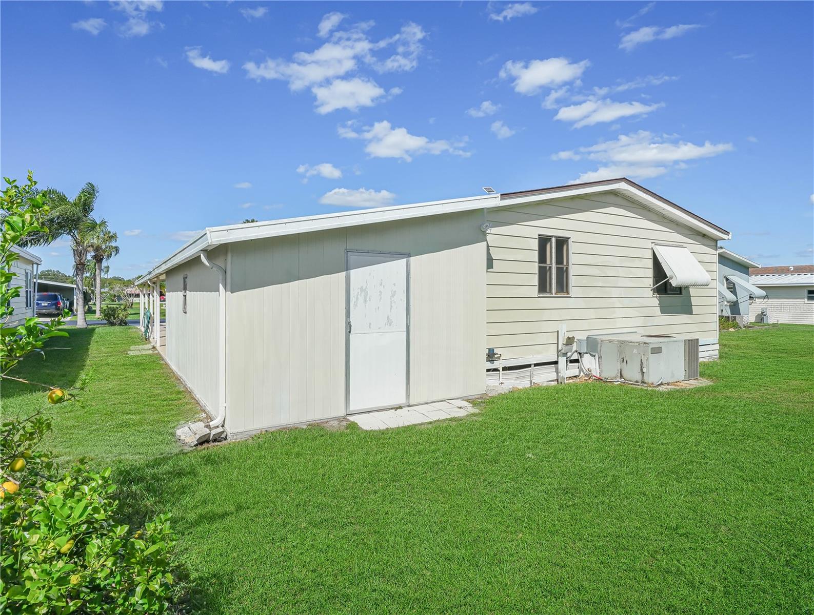 L4948241 Property Photo