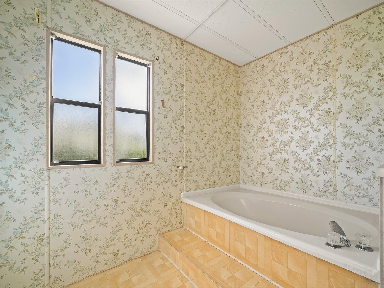 L4948241 Property Photo