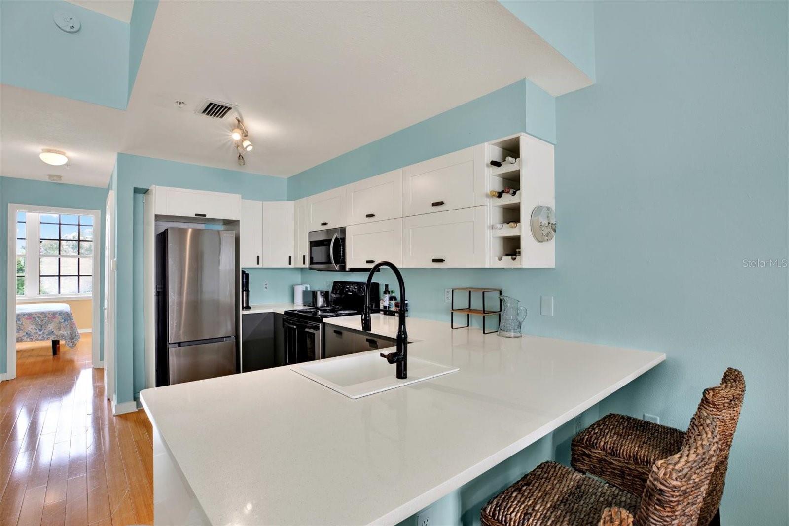 701 MIRROR LAKE DR N #403, ST PETERSBURG, FL, 33701