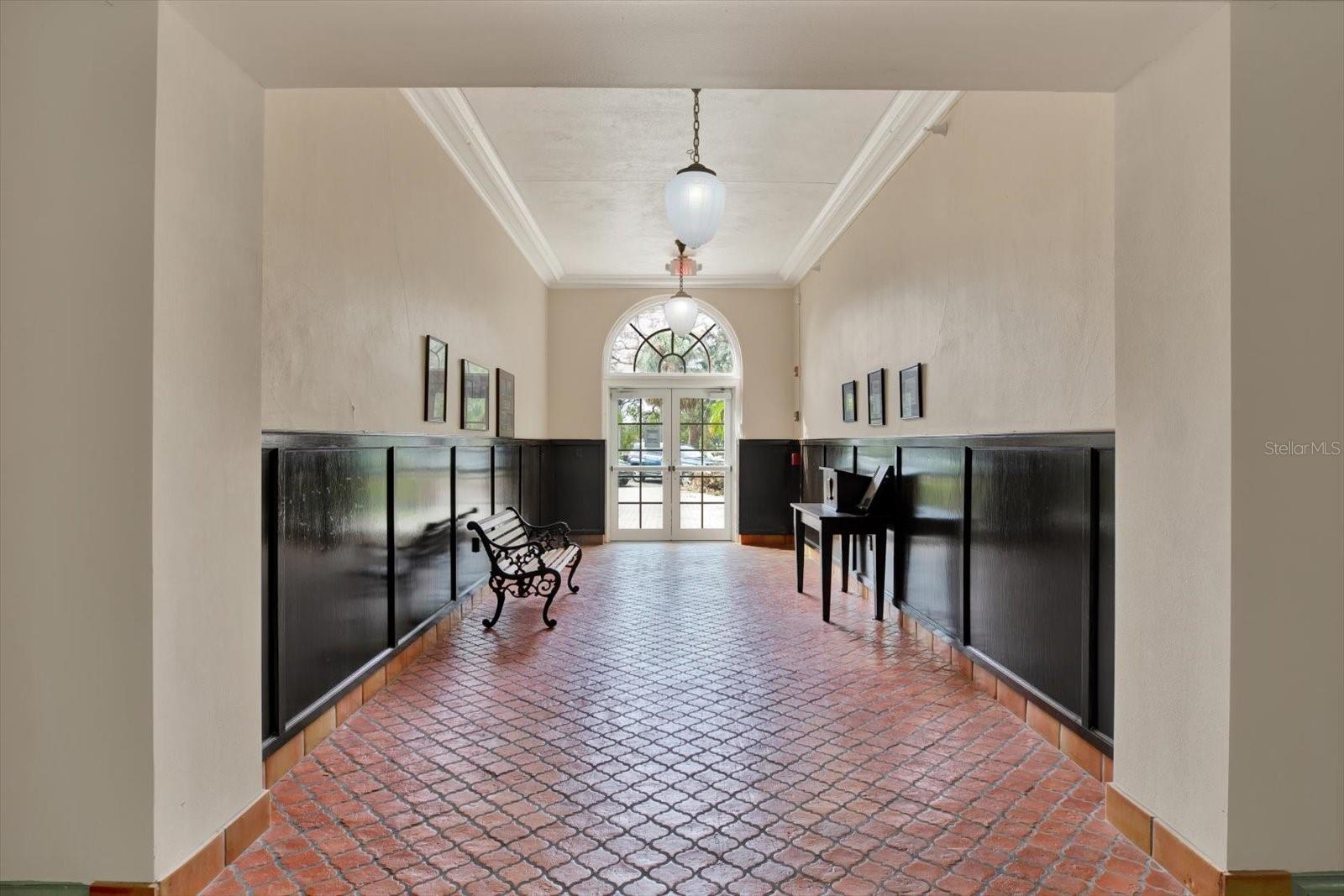 701 MIRROR LAKE DR N #403, ST PETERSBURG, FL, 33701