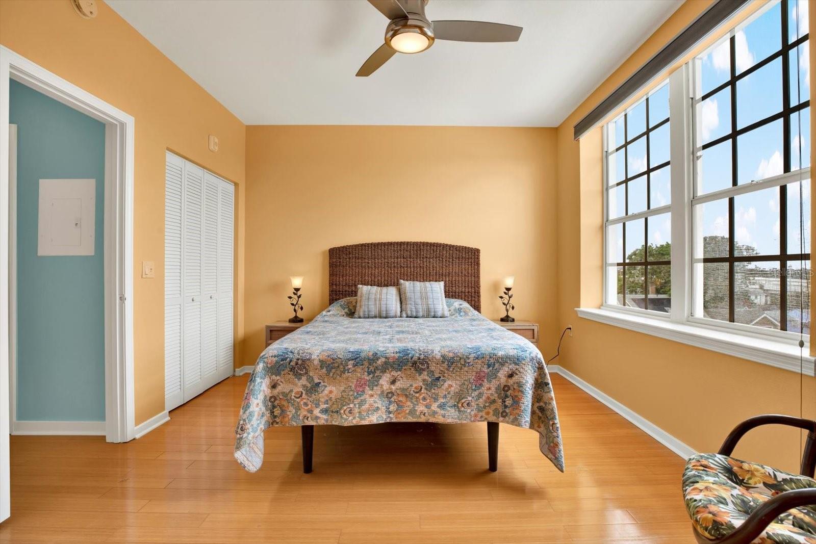 701 MIRROR LAKE DR N #403, ST PETERSBURG, FL, 33701
