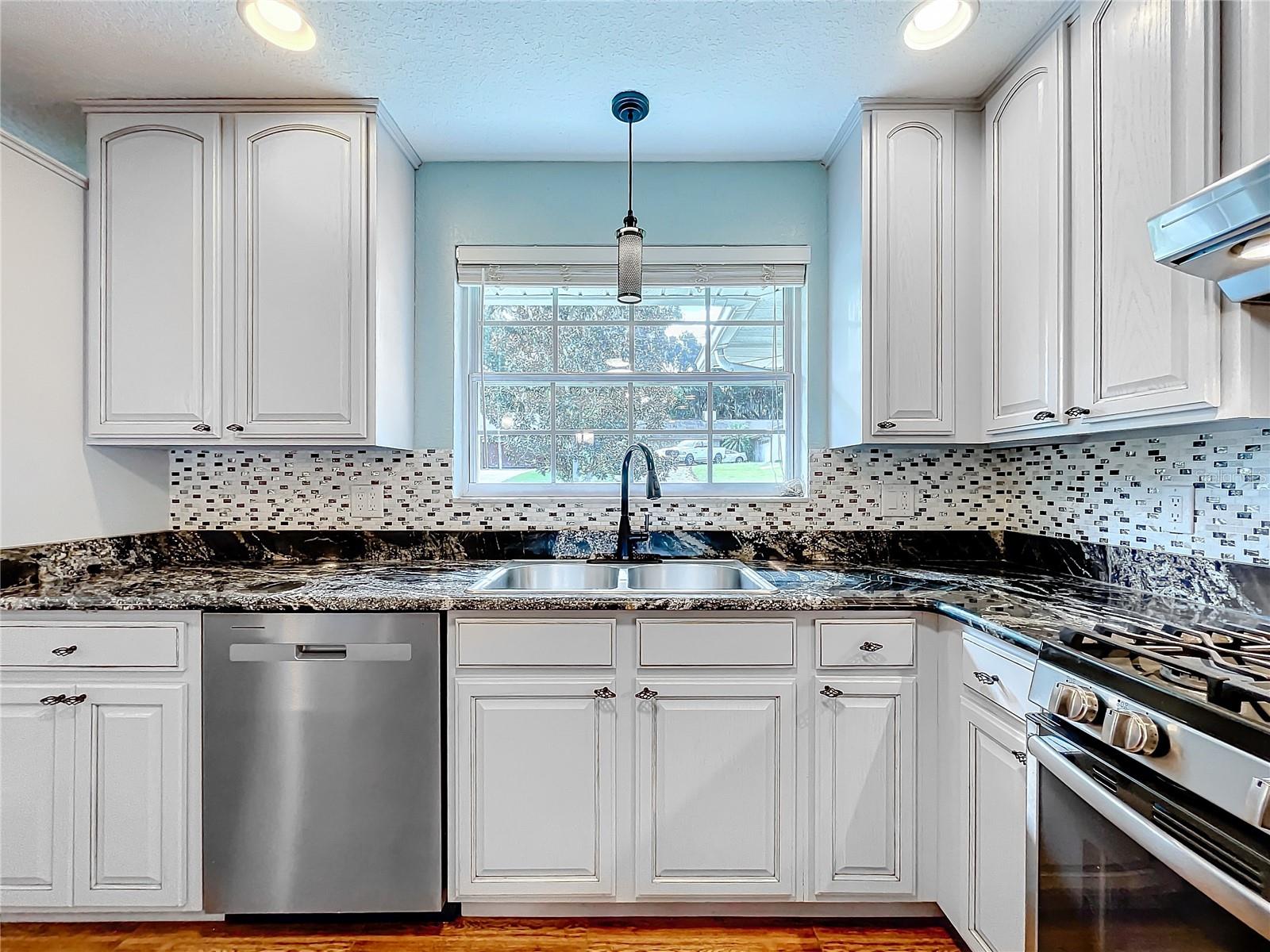 1559 LAKESHORE DR, EUSTIS, FL, 32726