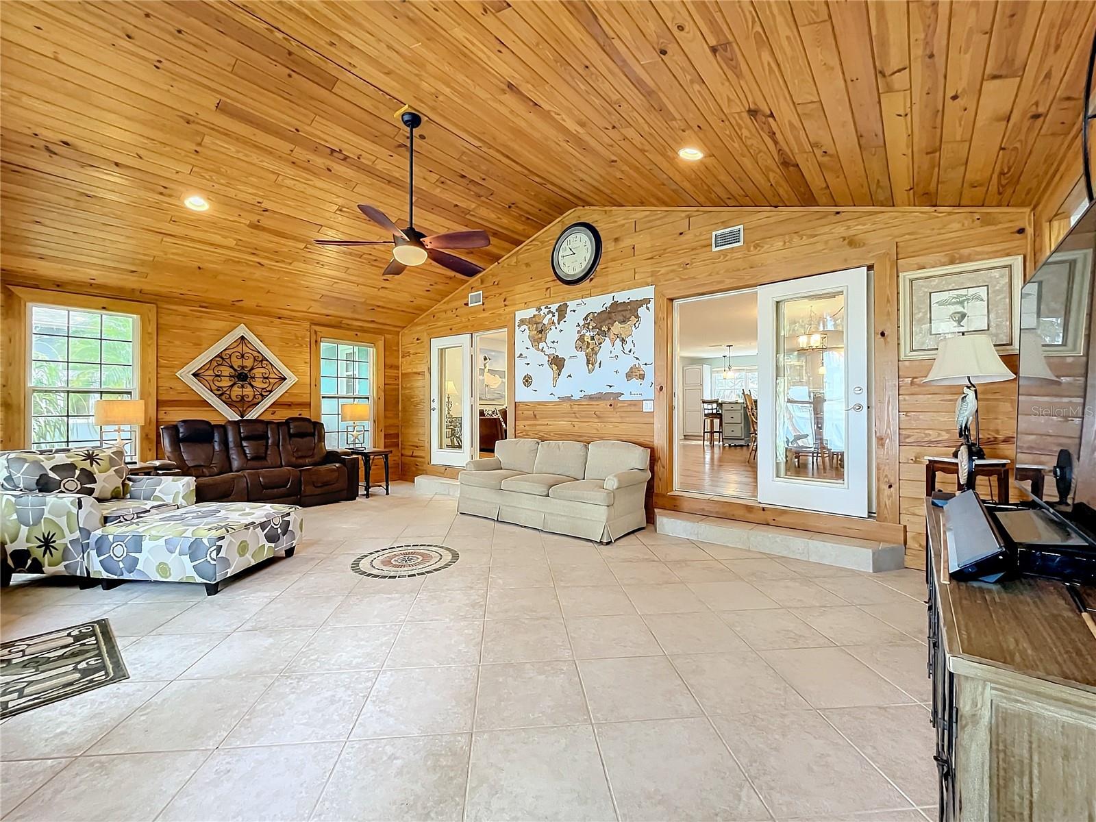 1559 LAKESHORE DR, EUSTIS, FL, 32726