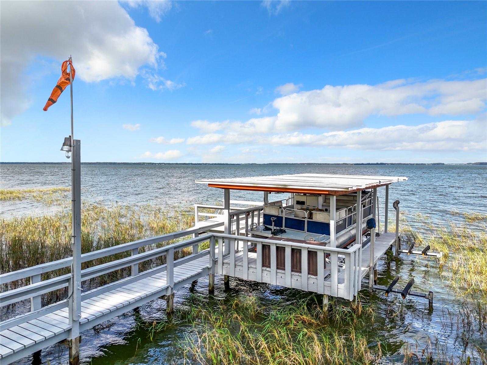 1559 LAKESHORE DR, EUSTIS, FL, 32726