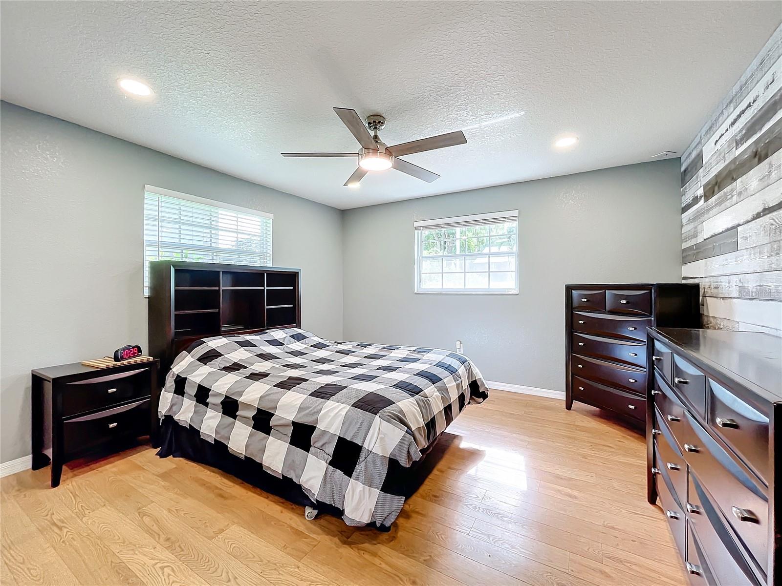 1559 LAKESHORE DR, EUSTIS, FL, 32726