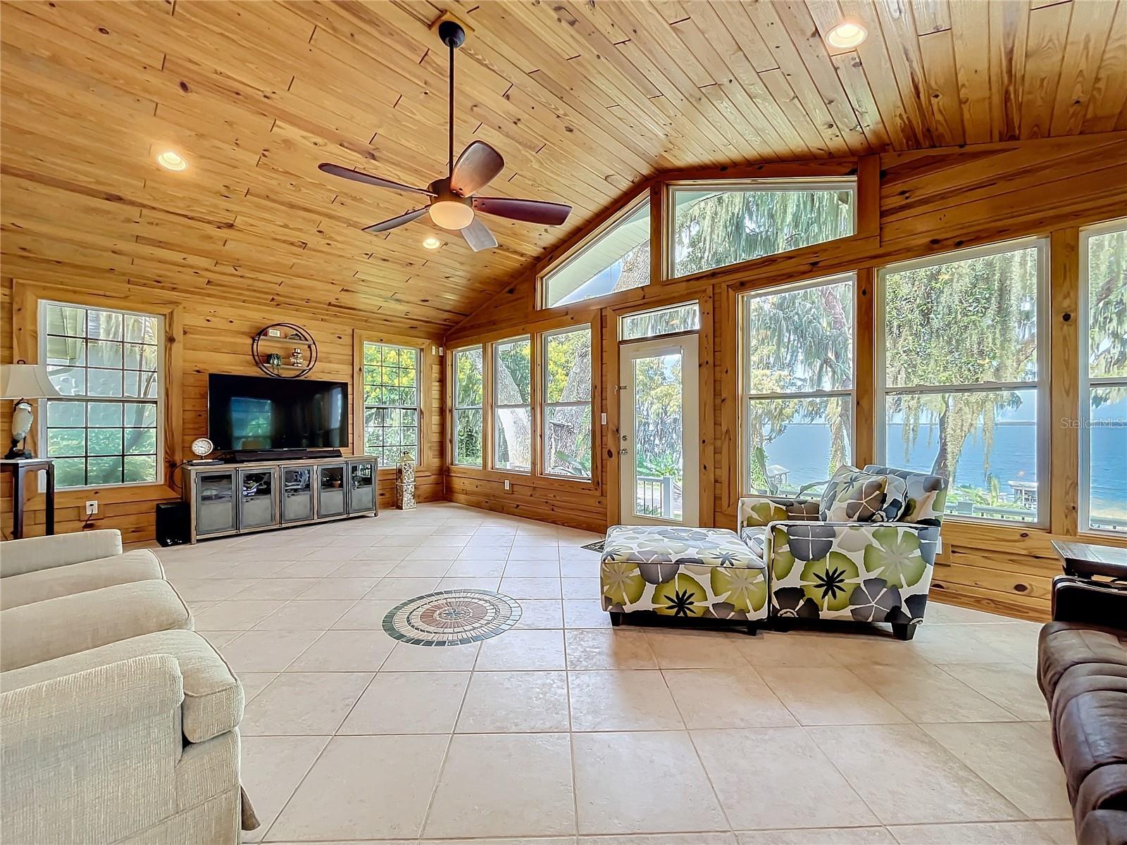 1559 LAKESHORE DR, EUSTIS, FL, 32726