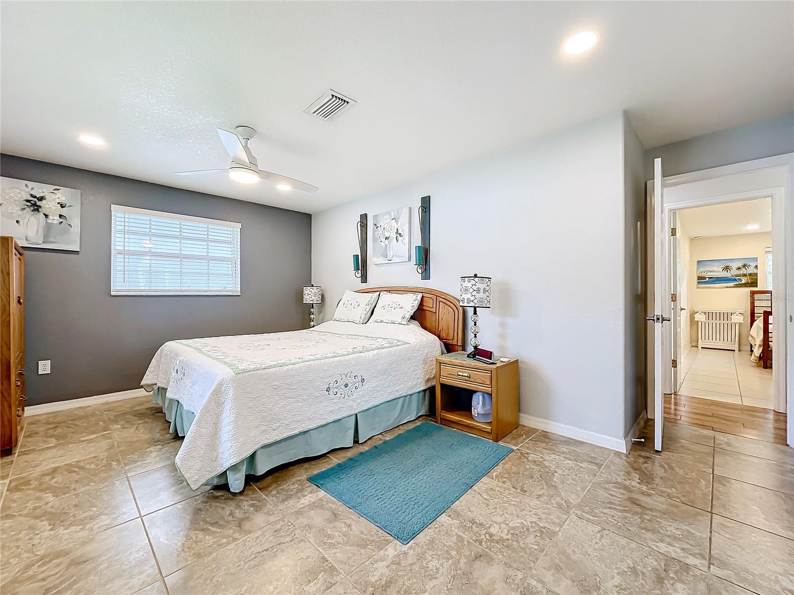 1559 LAKESHORE DR, EUSTIS, FL, 32726