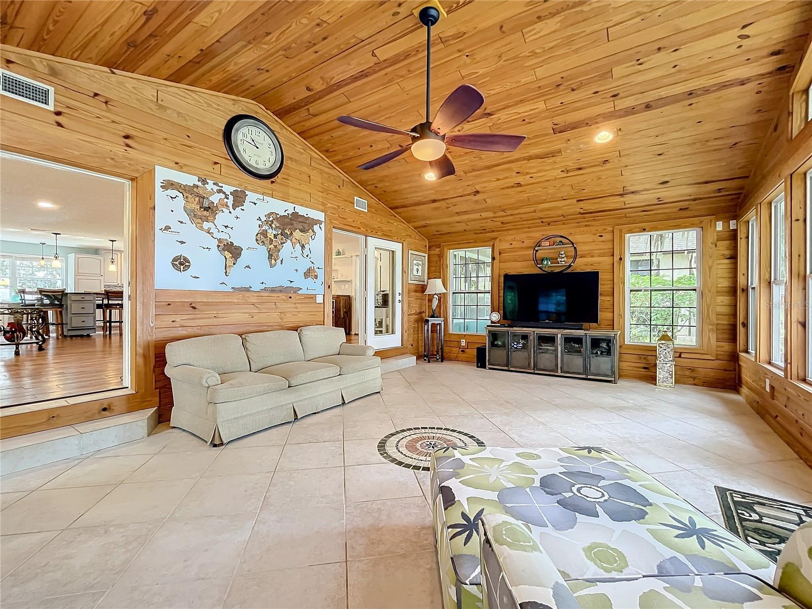 1559 LAKESHORE DR, EUSTIS, FL, 32726