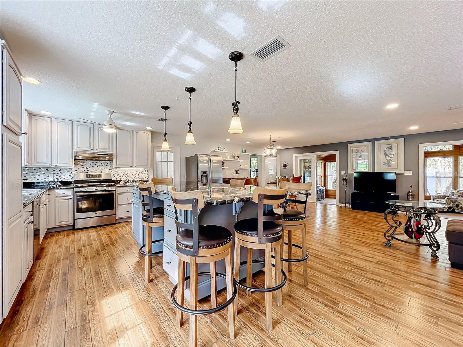 1559 LAKESHORE DR, EUSTIS, FL, 32726