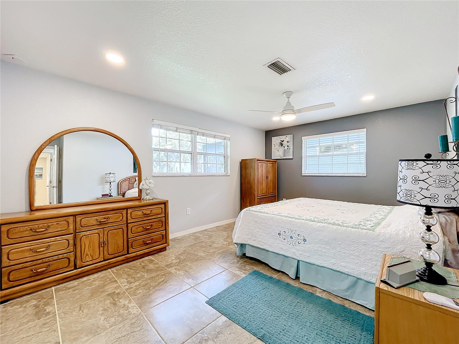 1559 LAKESHORE DR, EUSTIS, FL, 32726