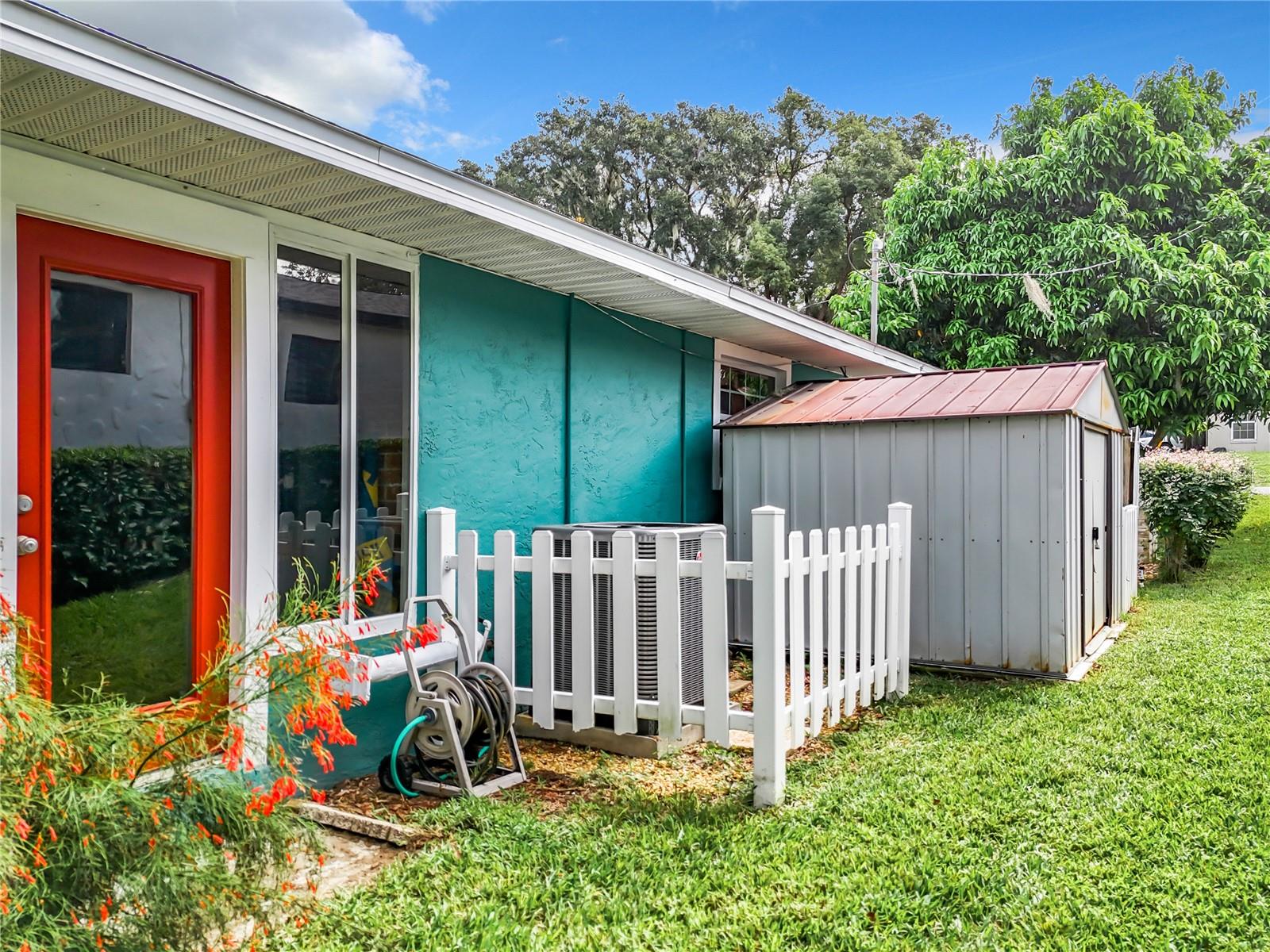 1559 LAKESHORE DR, EUSTIS, FL, 32726
