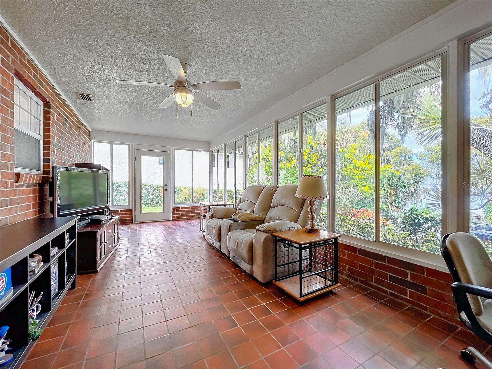 1559 LAKESHORE DR, EUSTIS, FL, 32726