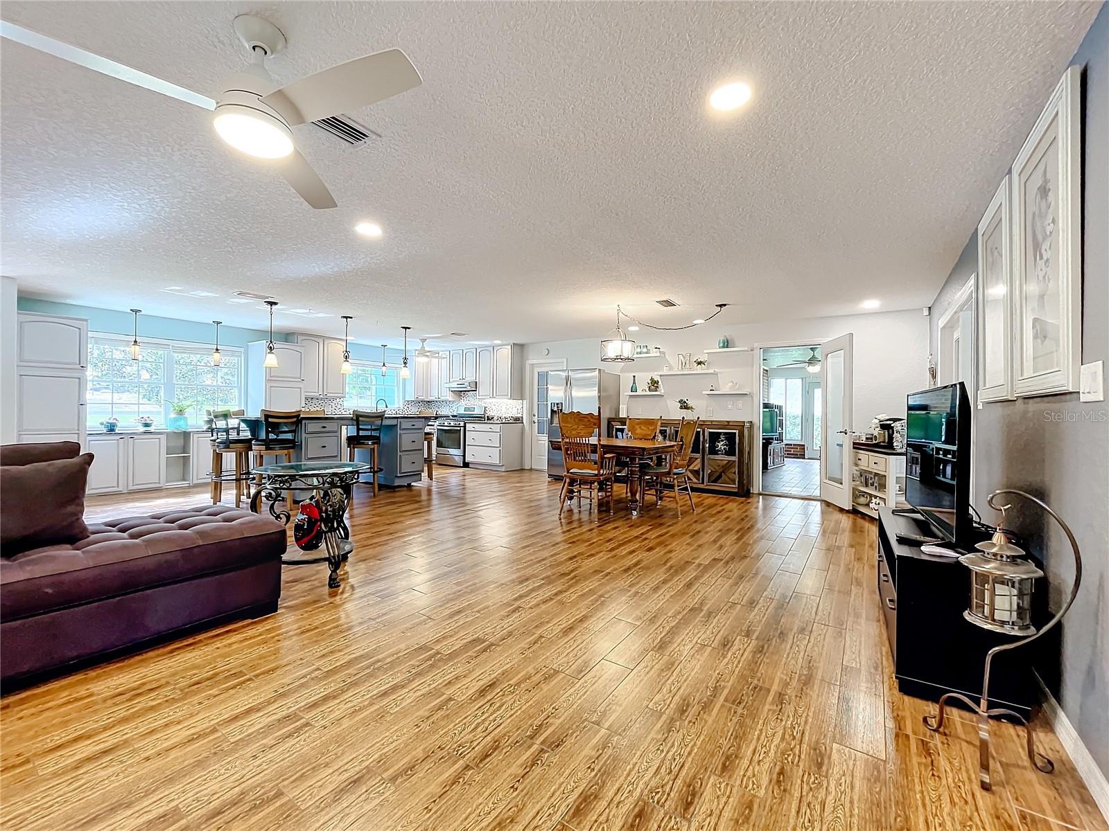 1559 LAKESHORE DR, EUSTIS, FL, 32726