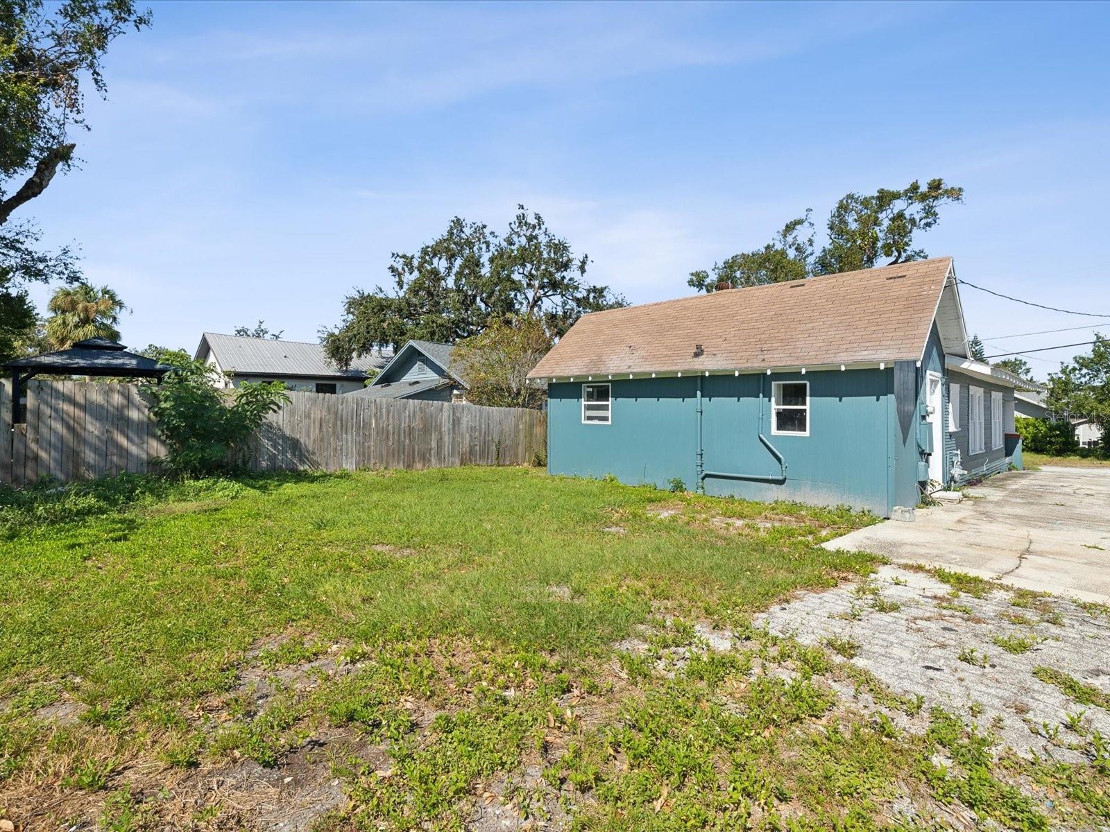 102 W NORTH BAY ST, TAMPA, FL, 33603