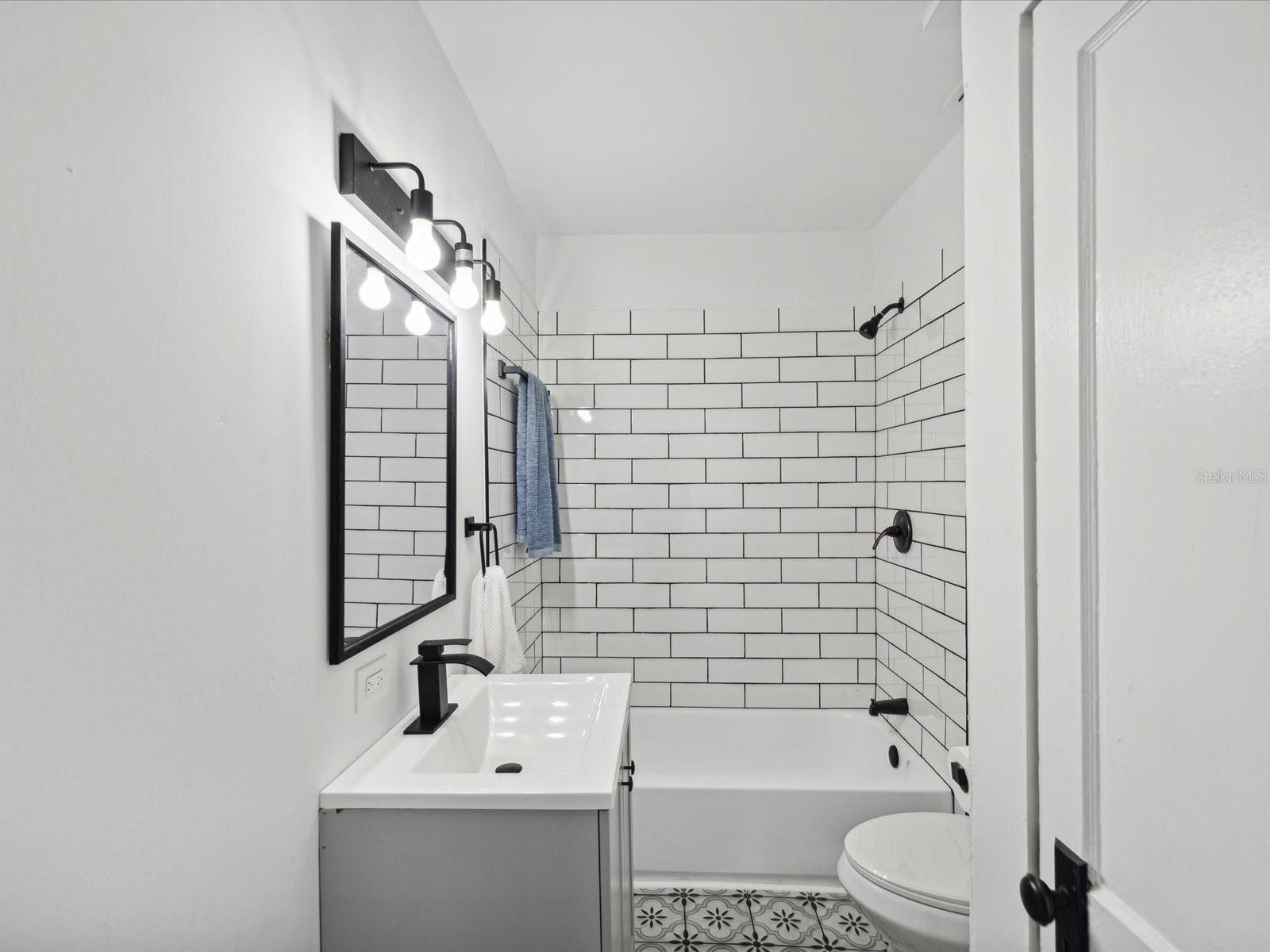 102 W NORTH BAY ST, TAMPA, FL, 33603