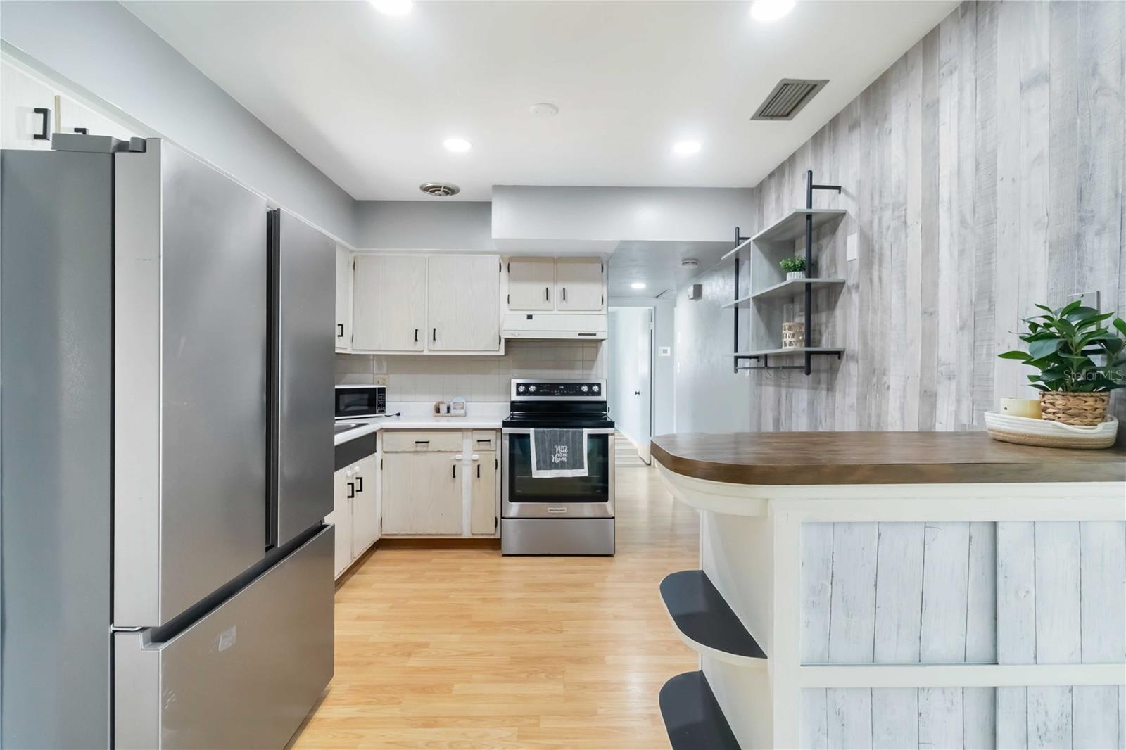 1801 40TH ST N, ST PETERSBURG, FL, 33713