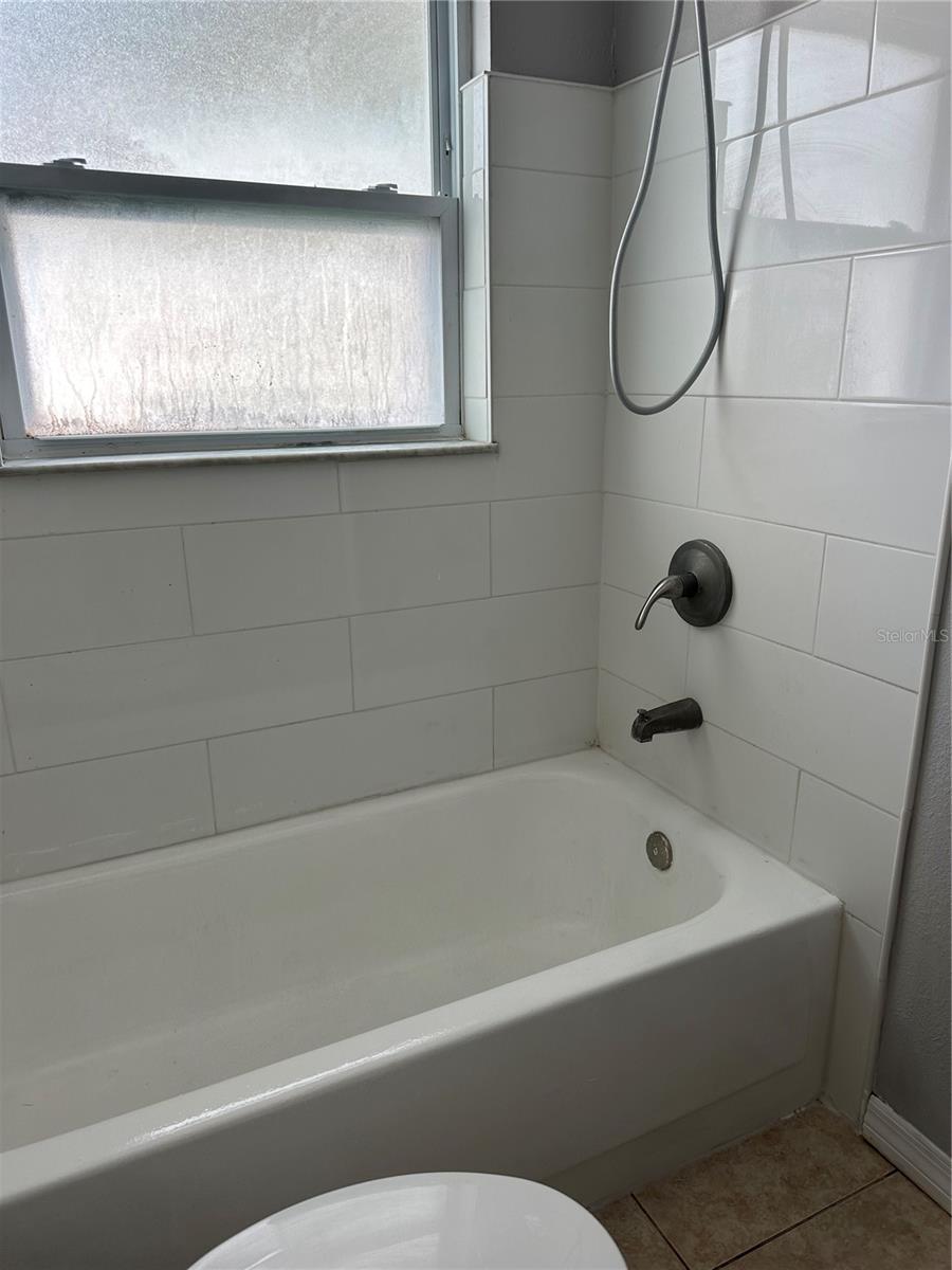 805 64TH AVE N, ST PETERSBURG, FL, 33702