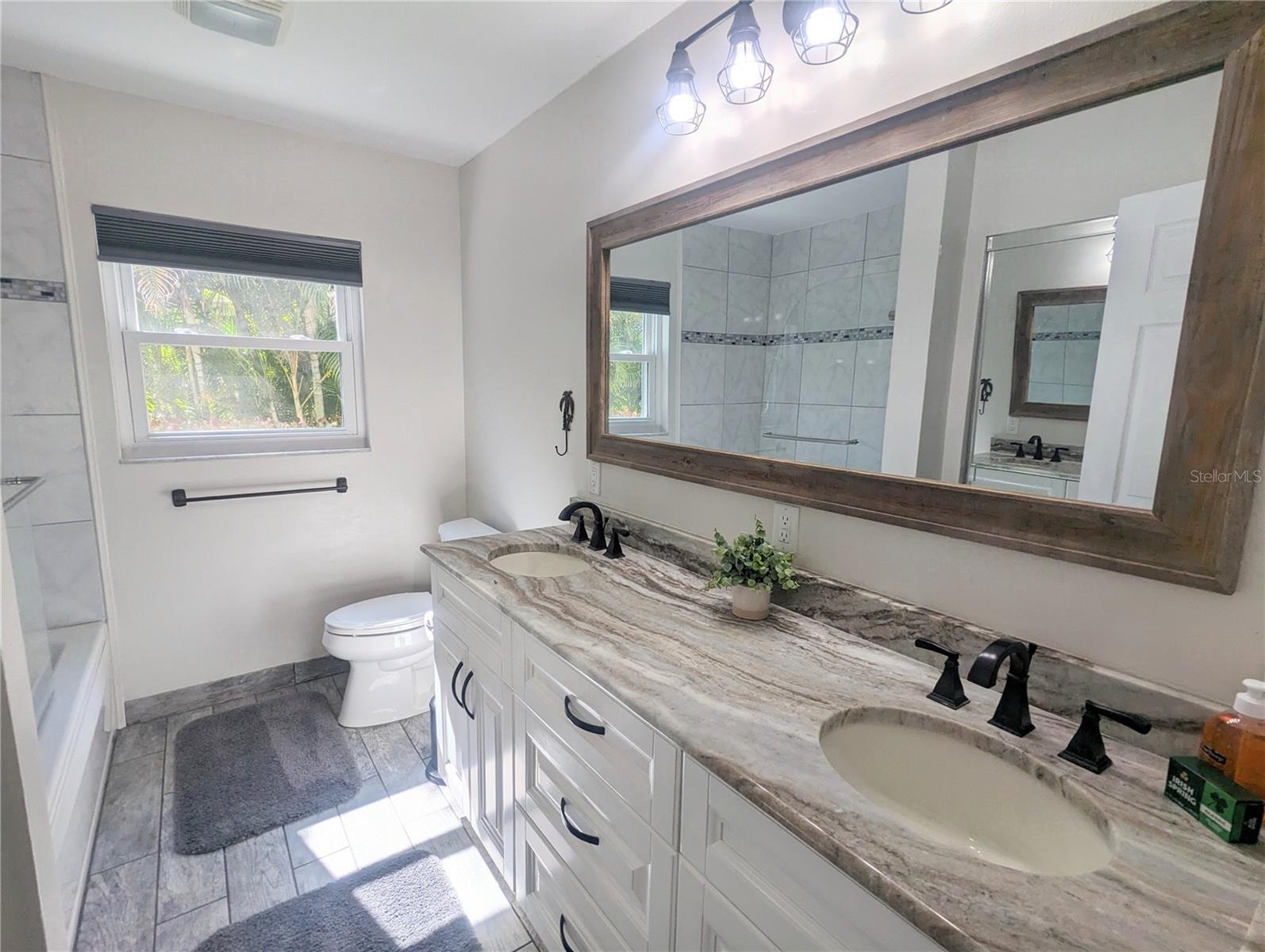 3070 GULF GATE DR, SARASOTA, FL, 34231