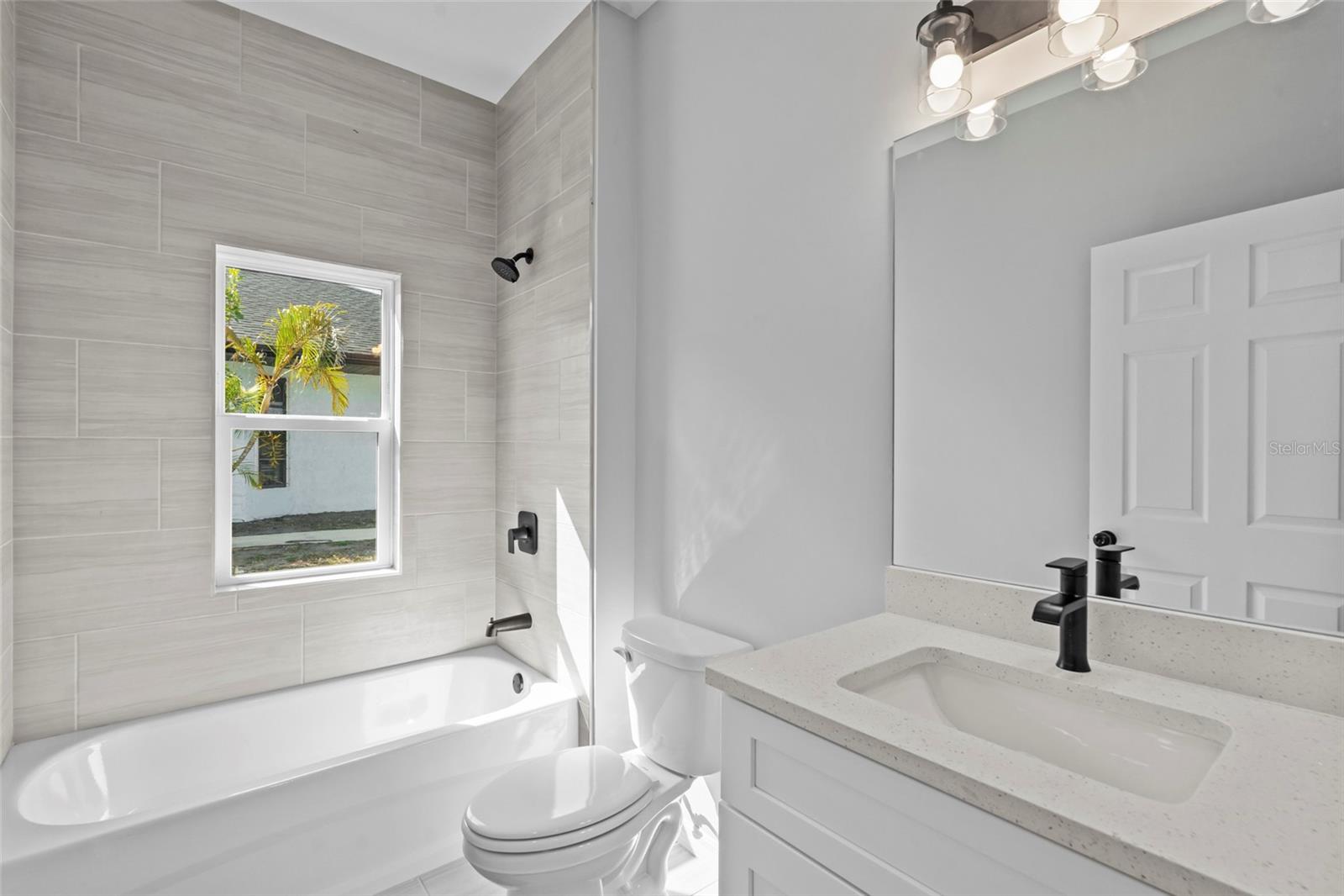 220 MARK TWAIN LN, ROTONDA WEST, FL, 33947