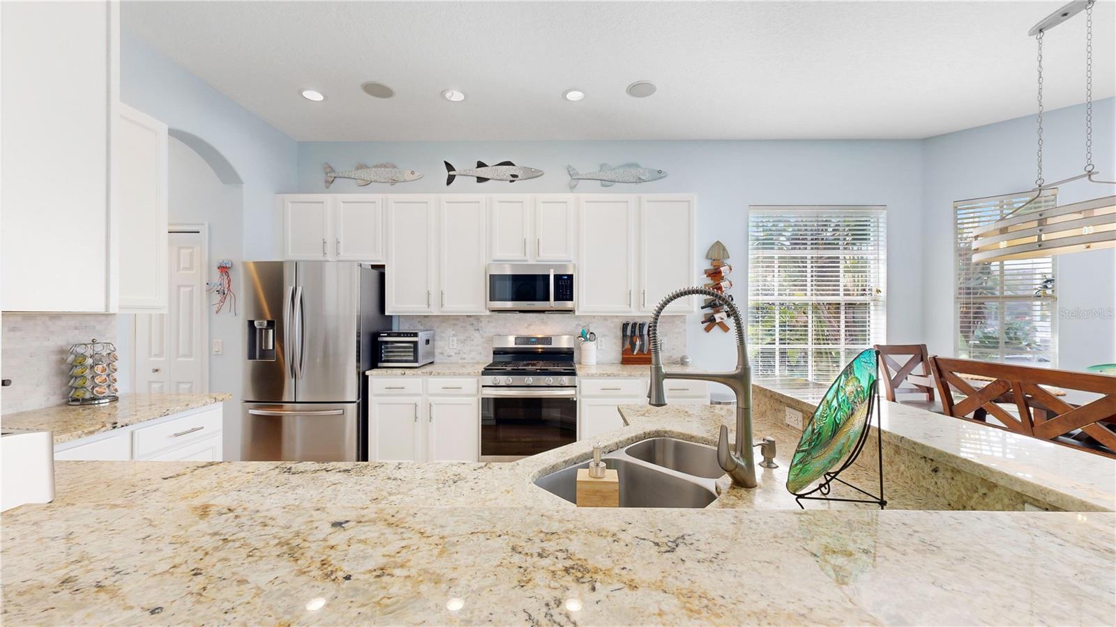 410 ISLEBAY DR, APOLLO BEACH, FL, 33572