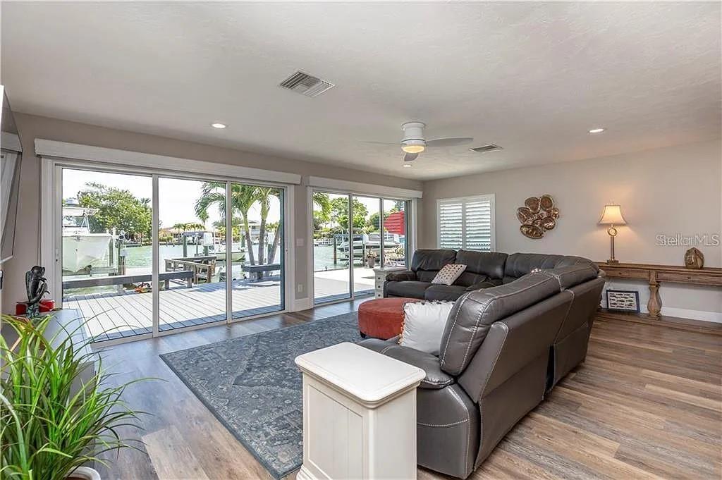 16105 4TH ST E, REDINGTON BEACH, FL, 33708