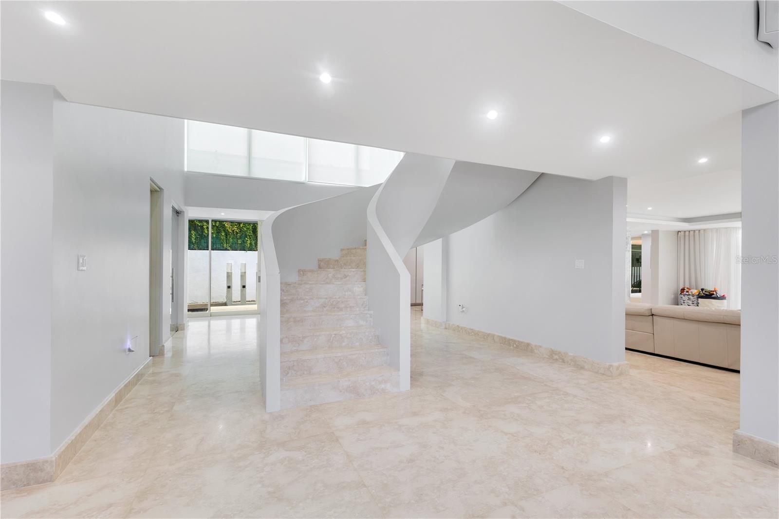 PR9109565 Property Photo