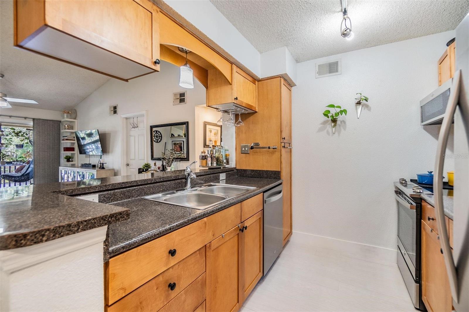 2500 WINDING CREEK BLVD #D204, CLEARWATER, FL, 33761