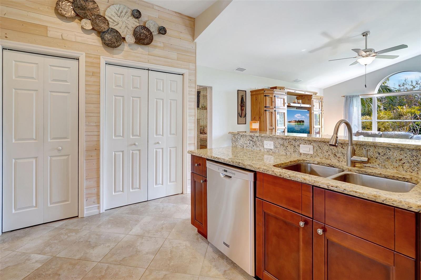 6703 WILLOW LAKE CIR, FORT MYERS, FL, 33966