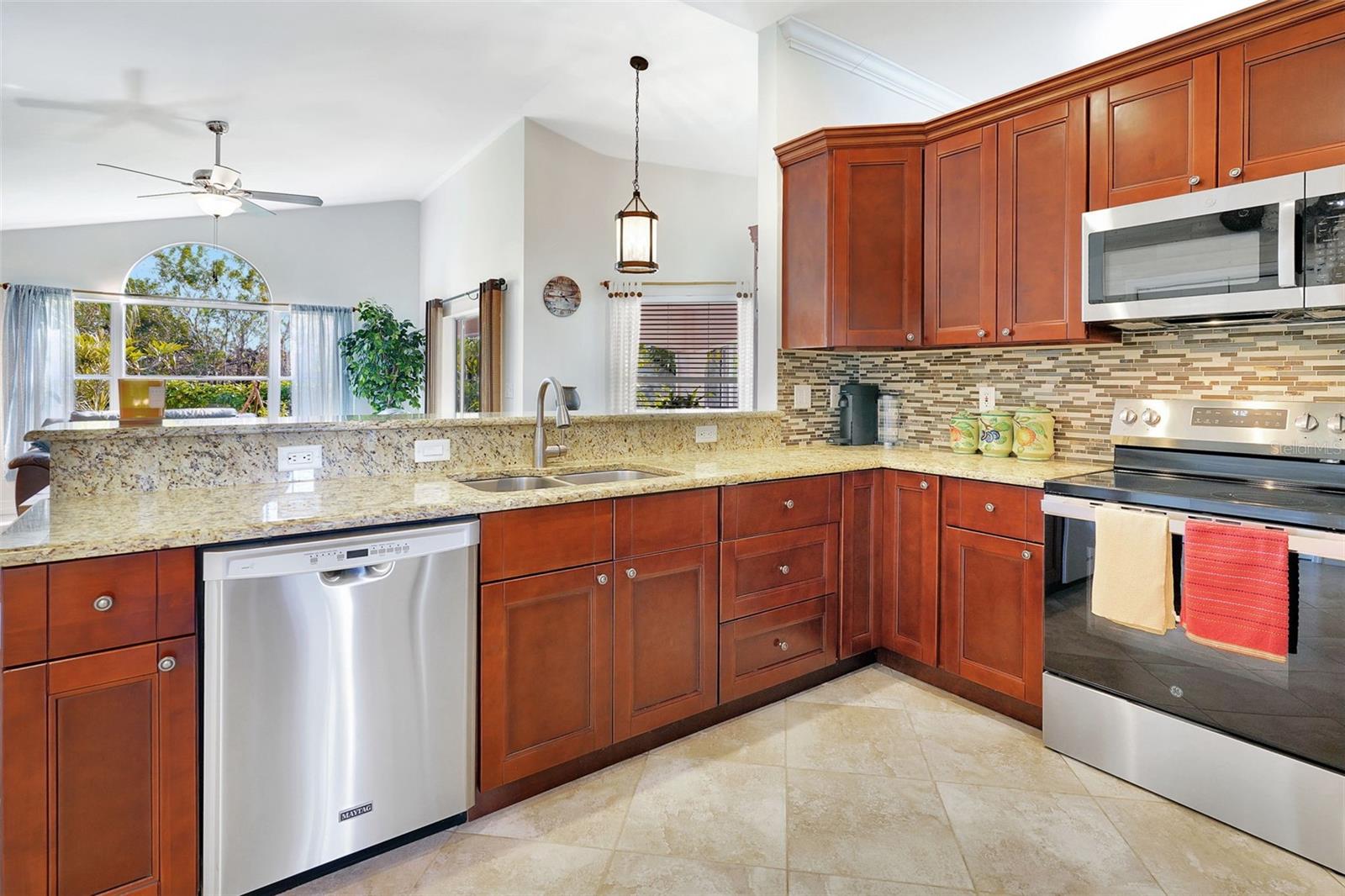 6703 WILLOW LAKE CIR, FORT MYERS, FL, 33966