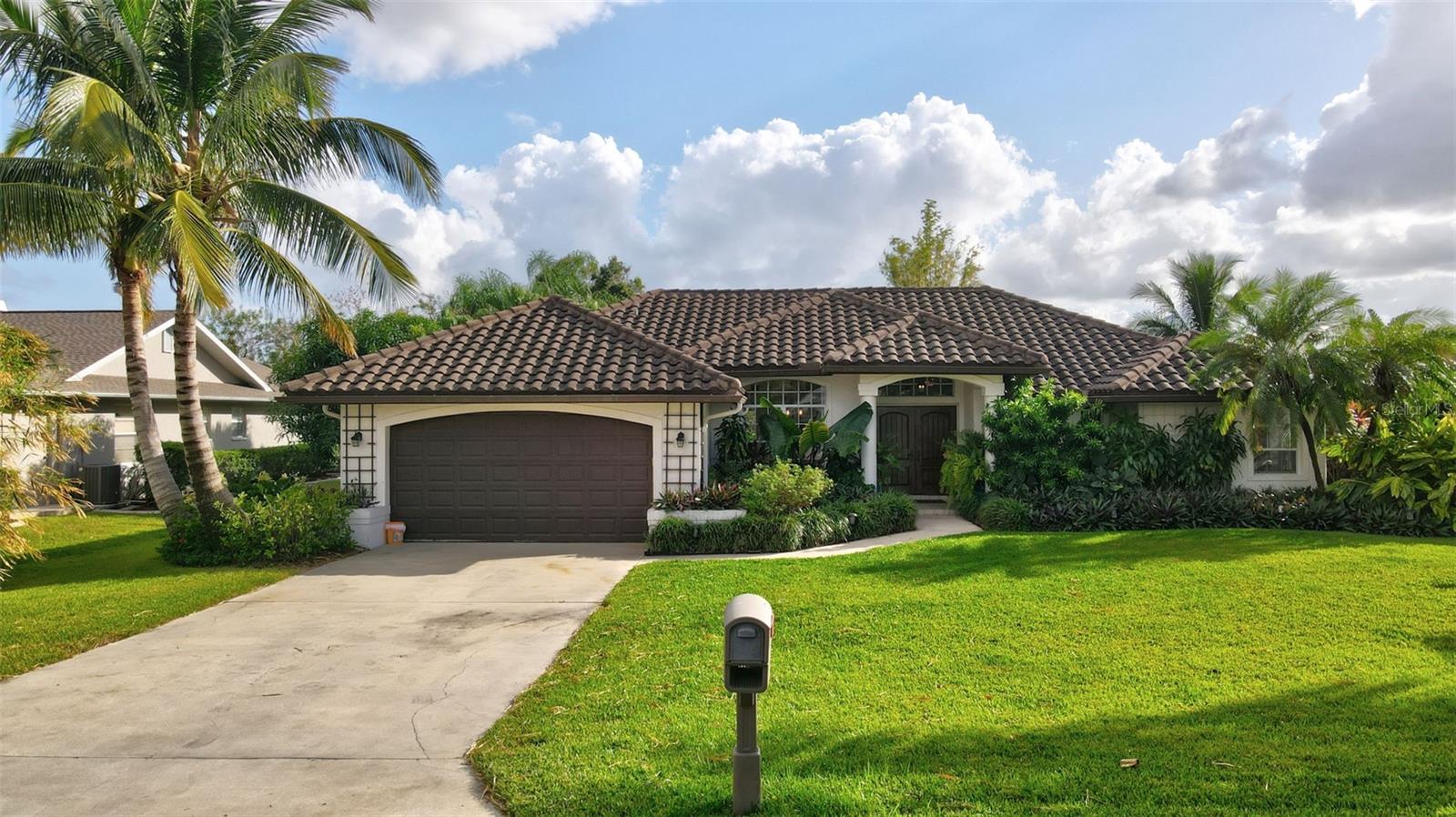 6703 WILLOW LAKE CIR, FORT MYERS, FL, 33966