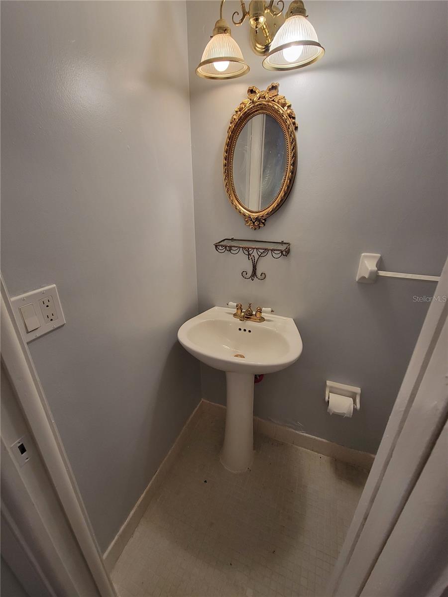 1001 77TH AVE N #104, ST PETERSBURG, FL, 33702