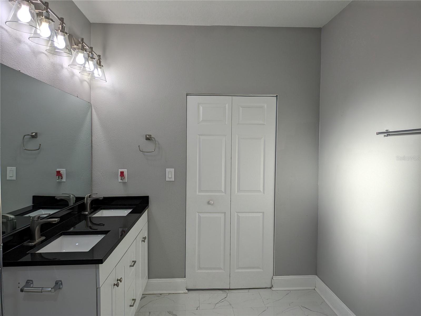 1032 W BERRY AVE, TAMPA, FL, 33603