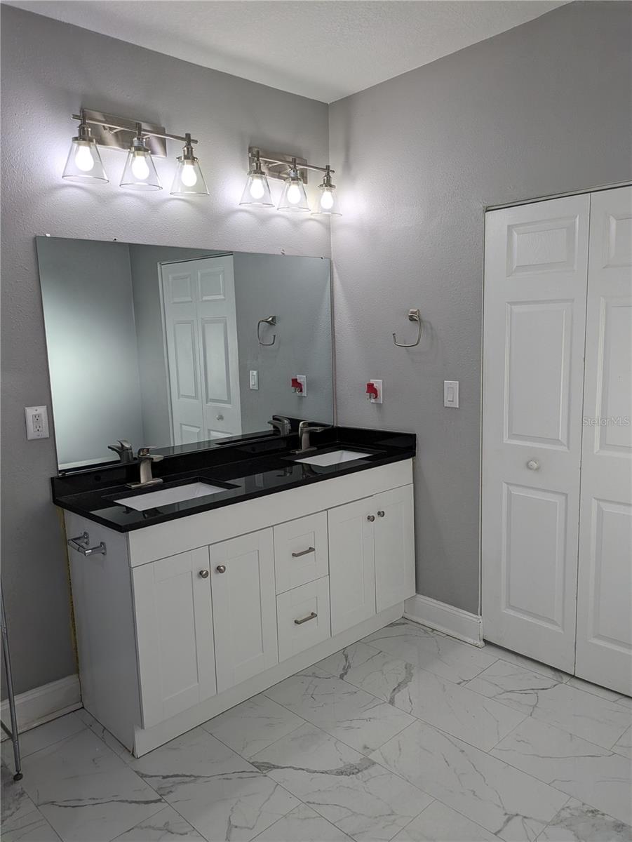 1032 W BERRY AVE, TAMPA, FL, 33603