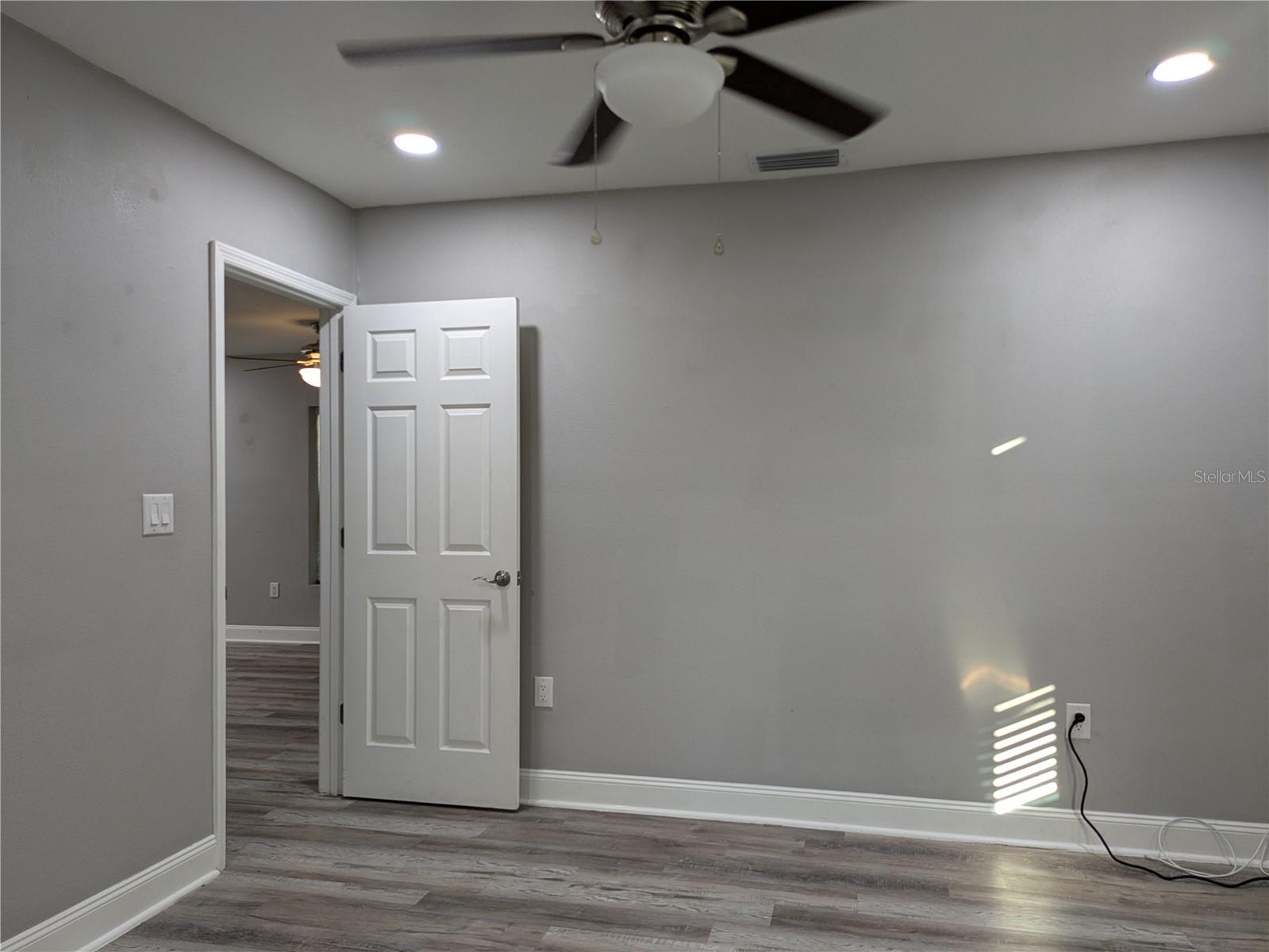 1032 W BERRY AVE, TAMPA, FL, 33603