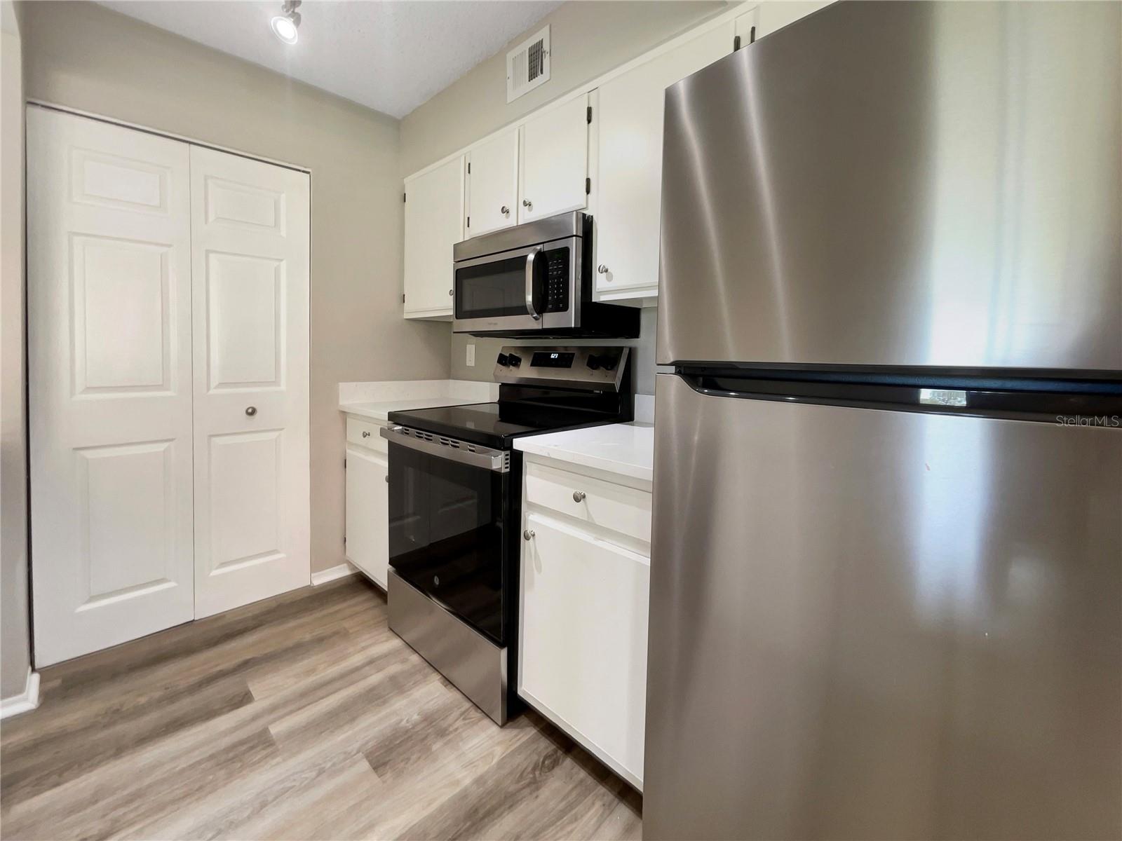 2400 FEATHER SOUND DR #211, CLEARWATER, FL, 33762