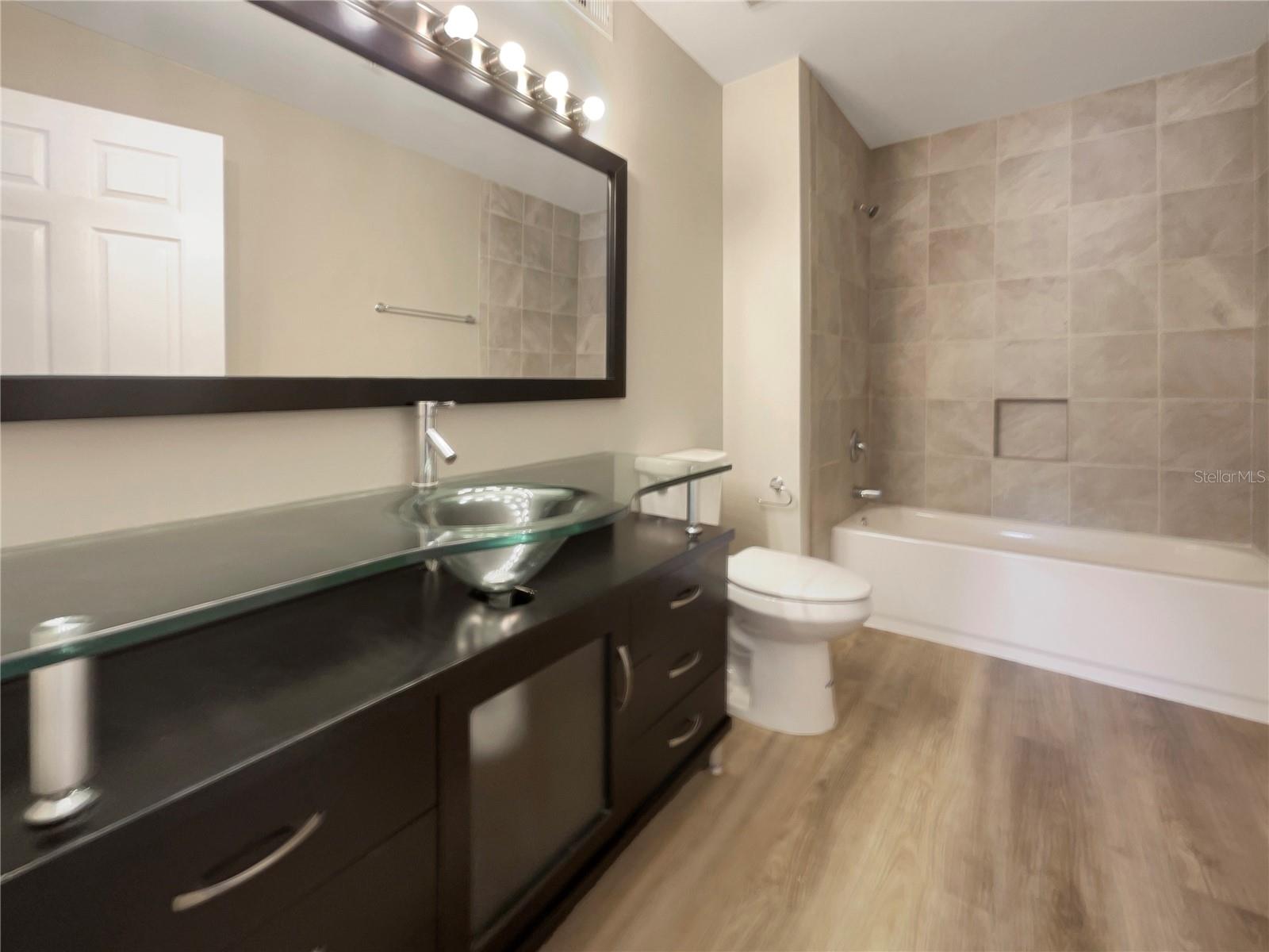 2400 FEATHER SOUND DR #211, CLEARWATER, FL, 33762