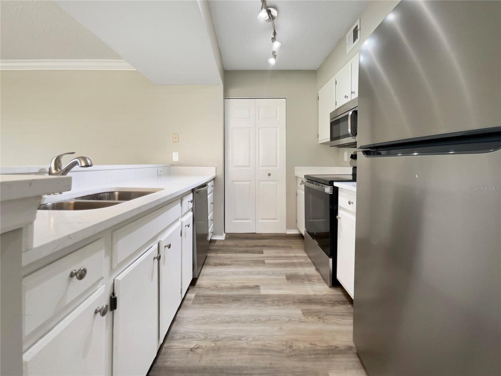 2400 FEATHER SOUND DR #211, CLEARWATER, FL, 33762