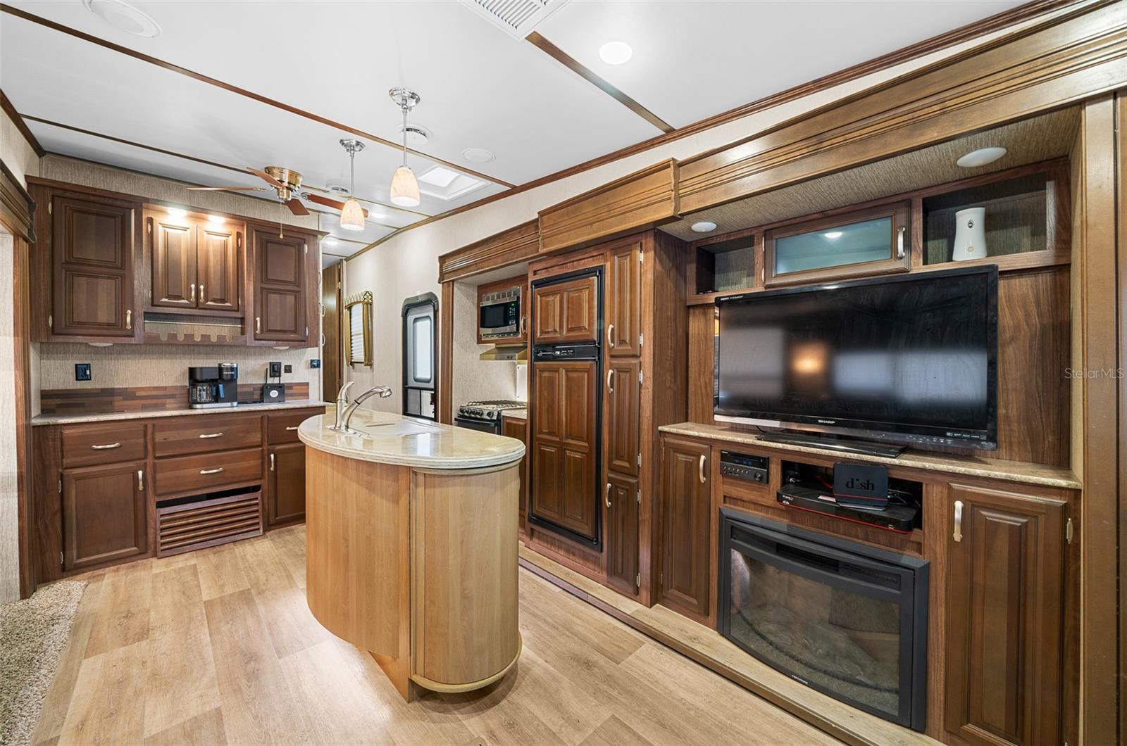 1208 PINE HILL DR, STEINHATCHEE, FL, 32359