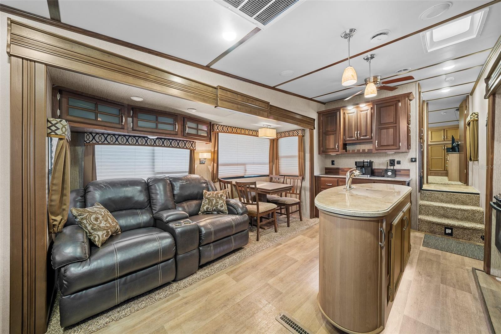 1208 PINE HILL DR, STEINHATCHEE, FL, 32359