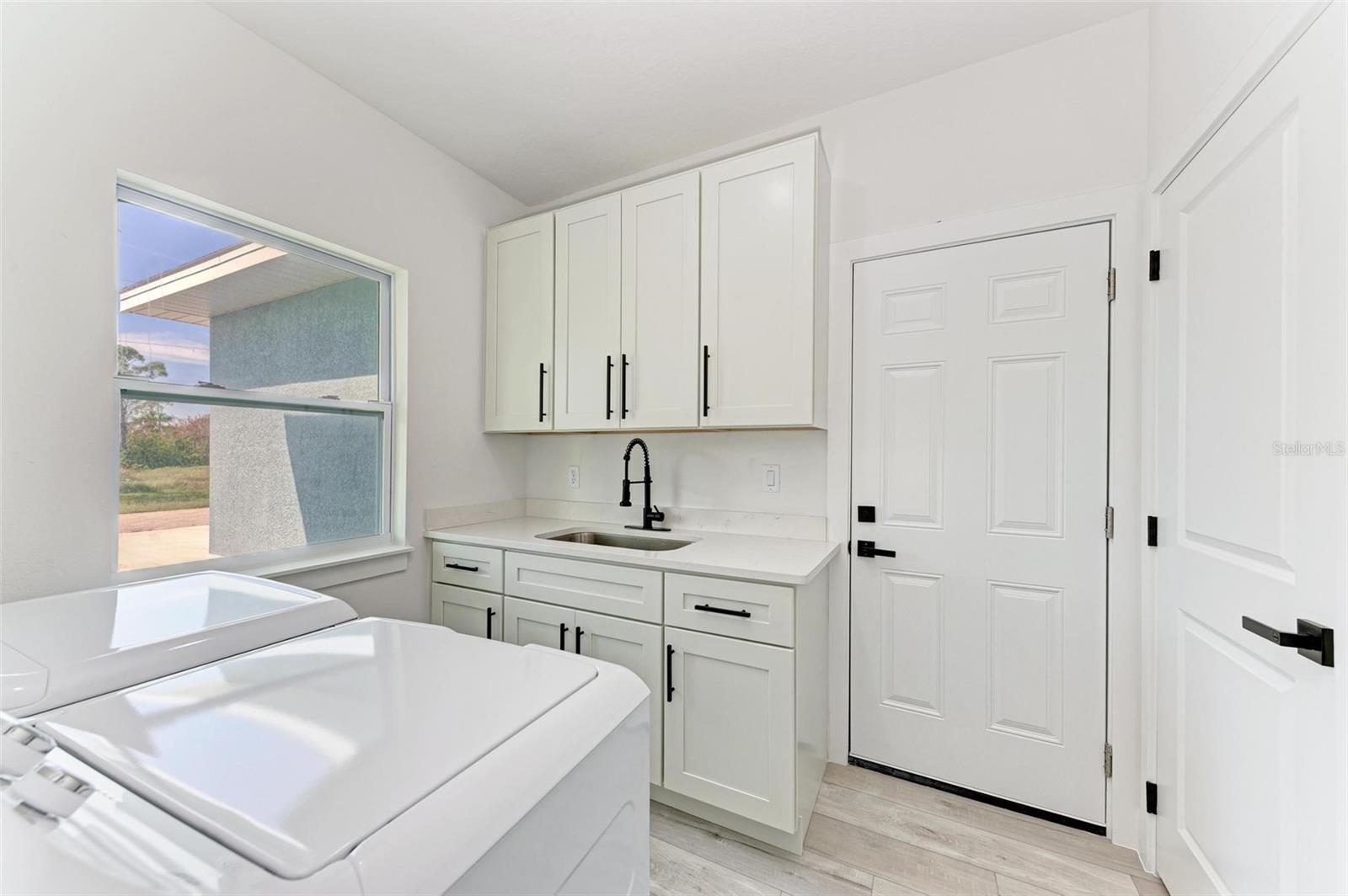 33 TEE VIEW RD, ROTONDA WEST, FL, 33947