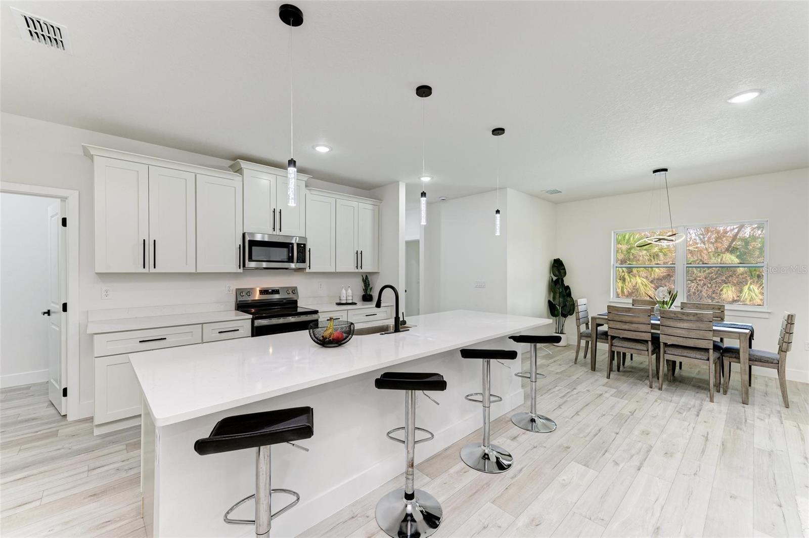 33 TEE VIEW RD, ROTONDA WEST, FL, 33947
