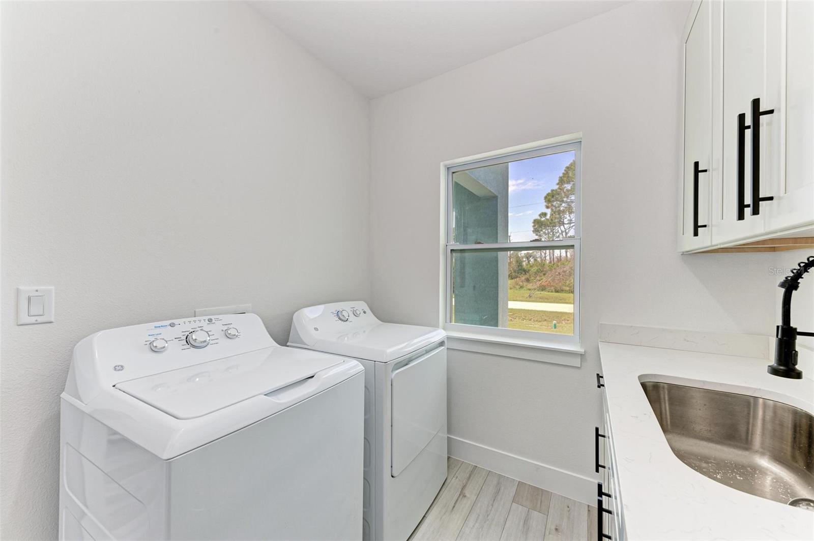 33 TEE VIEW RD, ROTONDA WEST, FL, 33947