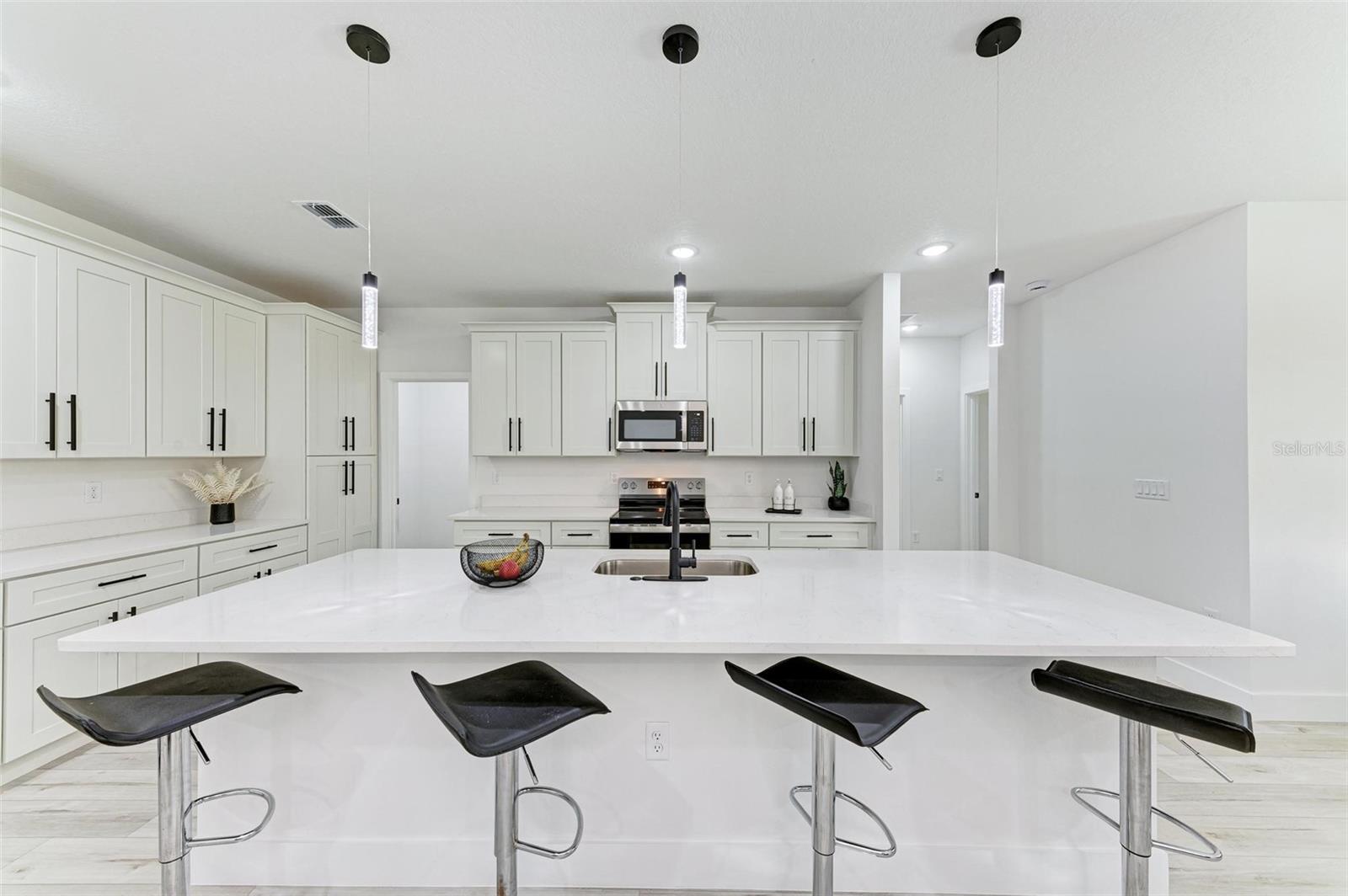 33 TEE VIEW RD, ROTONDA WEST, FL, 33947