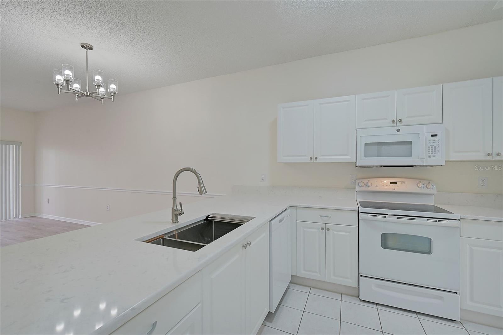 4210 CADDIE DR E #102, BRADENTON, FL, 34203