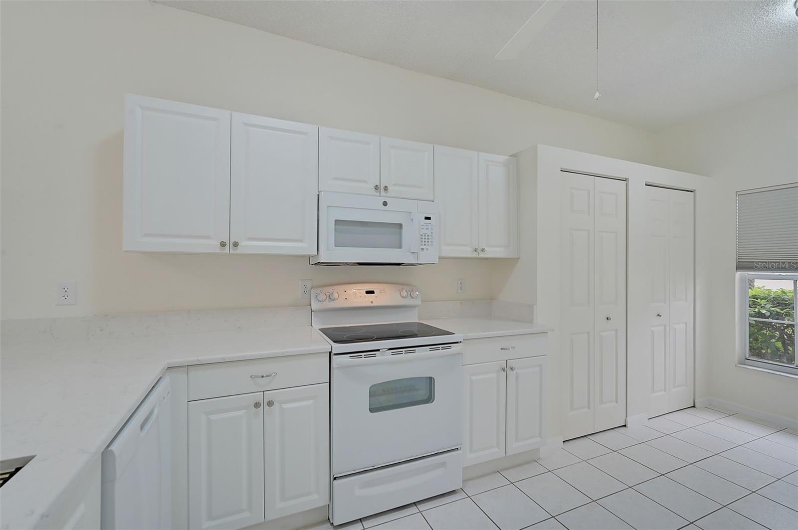 4210 CADDIE DR E #102, BRADENTON, FL, 34203