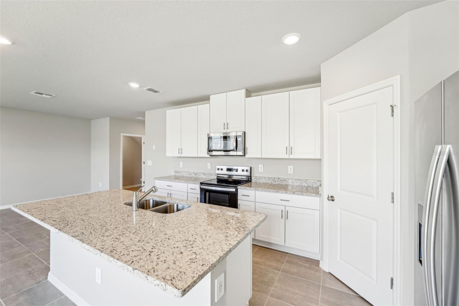 3825 RADIANT MOUNTAIN DR, PLANT CITY, FL, 33565