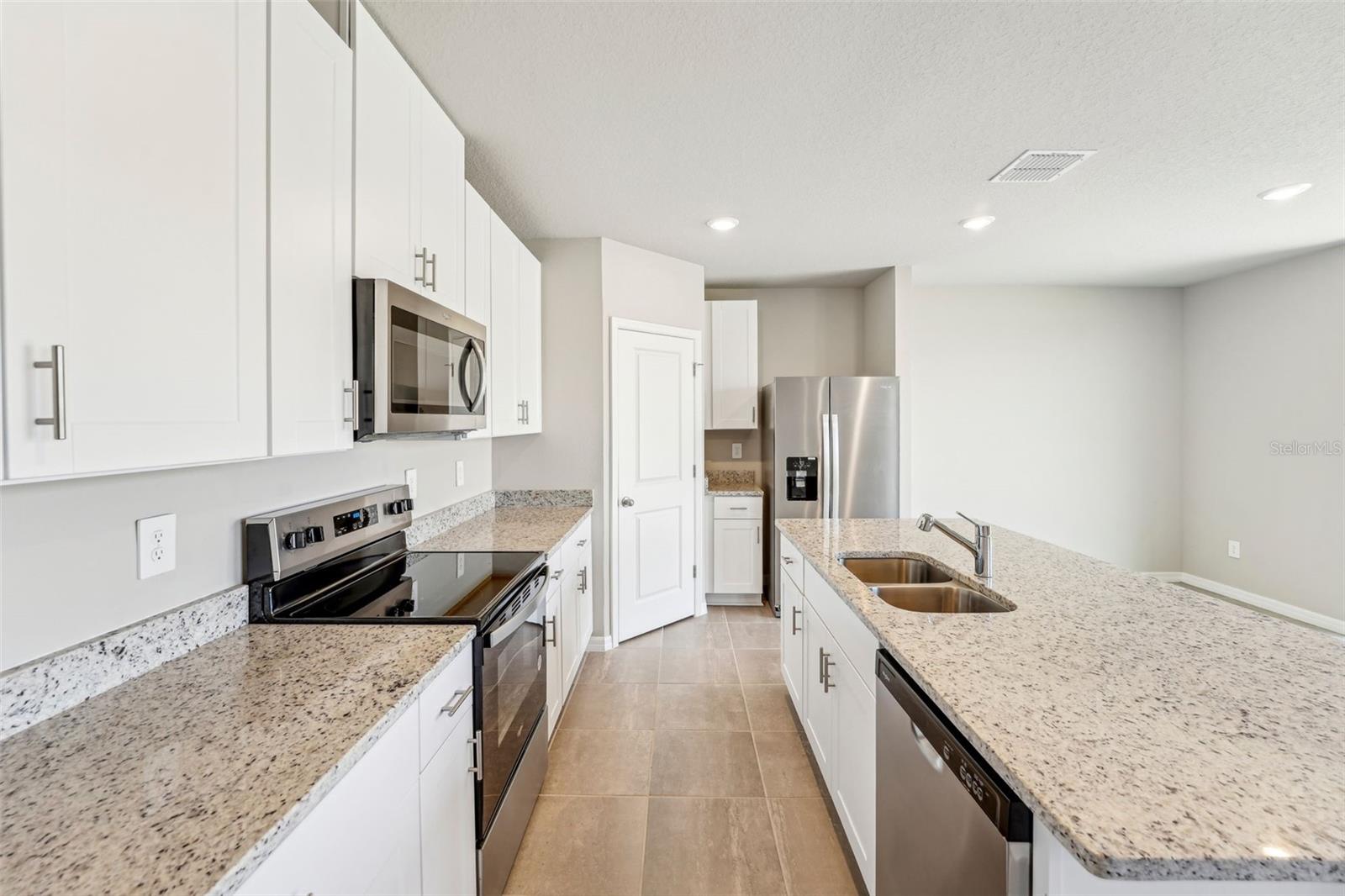 3825 RADIANT MOUNTAIN DR, PLANT CITY, FL, 33565